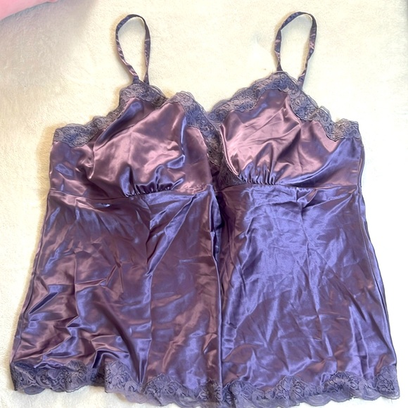 Tops - Elegant Satin Top..Great color💜